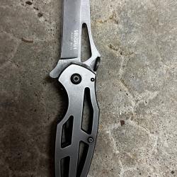 Couteau de secours intervention VIRGINIA KNIFE : brise vitre - coupe ceinture - lame