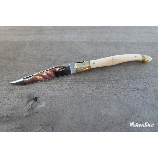 Laguiole "Maison de L' Aubrac". Mouche forg�e. Manche ivoire. Lame inox 12C27.