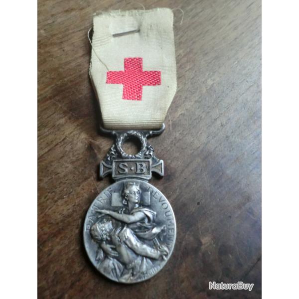m�daille soci�t� fran�aise de secours aux bless�s militaire  1864  / 1866