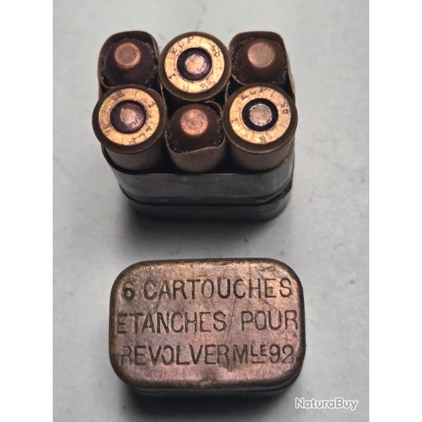 Une boite �tanche laiton 1892 de six cartouches ECP 1895 poudre noire ouverte