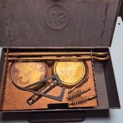 Un beau coffret Kleaning Kit pour Colt 45 .1911A1 deux &eacute;couvillons et 3 brosses +2Tournevis original