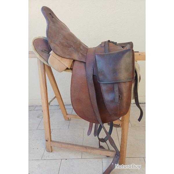 Authentique selle militaire fran�aise type McClellan avec fontes de cavalerie
