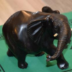Sculpture d'El&eacute;phant en Bois (grand)