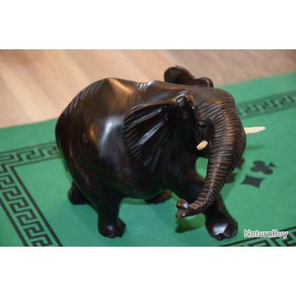 Sculpture d'El�phant en Bois (grand)