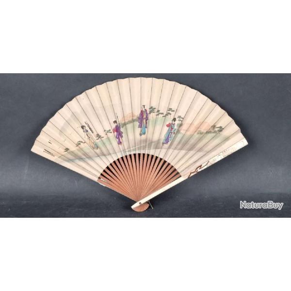 Ancien �ventail monture os et tissu � d�cor polychrome de sc�ne japonisantes - ASIE (Vers 1900)