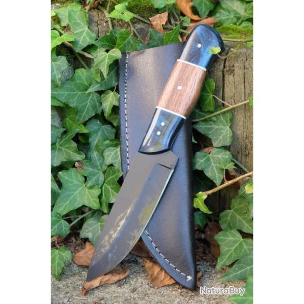 Couteau de Chasse Skinner Lame Drop Point Acier Carbone 1055 Black Manche R�sine Etui F Artisanale