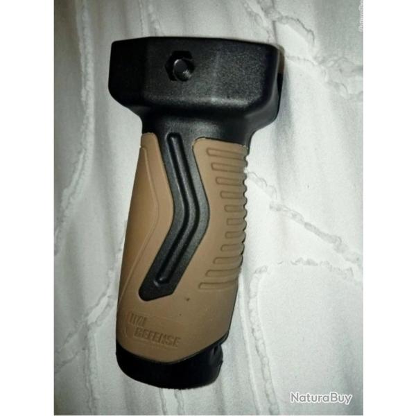 Poign�e tactique IMI d�fense noir/tan