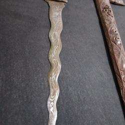 Ancien kriss sculpter bois enti&egrave;rement