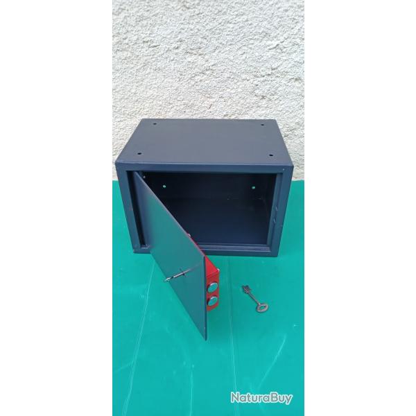 COFFRE AVEC CLE DOUBLE PANETON  .  ACIER  . (  Transport  munitions  ,  Armes  ,  Autres ,  ...... )