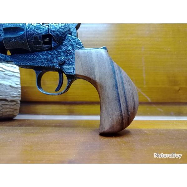 Poign�e crosse bec d'aigle en noyer, colt pietta subnose, gold rush