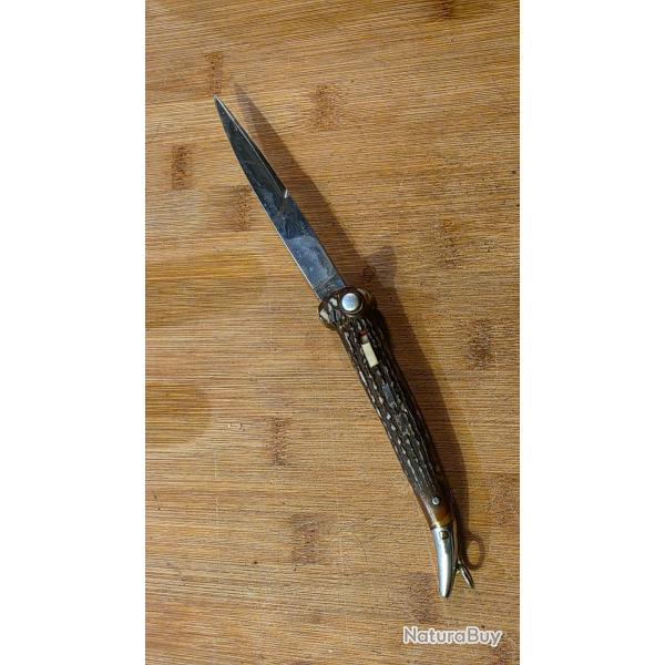 Couteau pliant automatique lame inox avec s�curit� poign�e plastique imitation bois de cerf