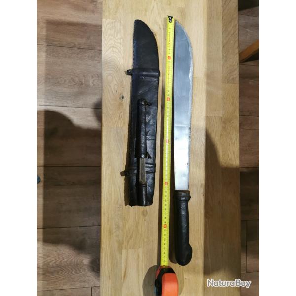 Machette lame 41cm long, 58cm manche comprisFourreau en cuir