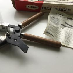 Moule &agrave; balle