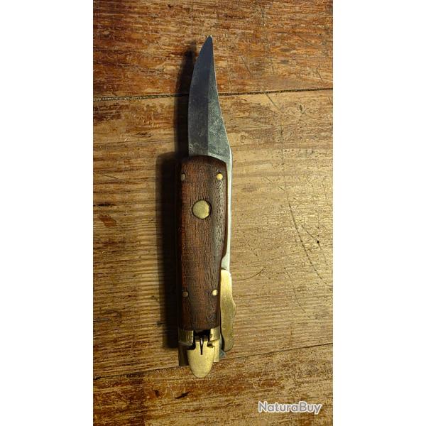 Poignard couteau pliant type chasse lame sans marquage - poign�e bois avec garde et verrou