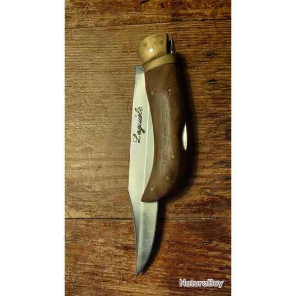 Poignard couteau pliant type chasse lame LAGUIOLE - poign�e bois genre Olivier