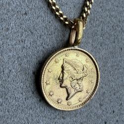 Collier en or massif 18 carat avec pendentif 1 dollars en or 1851
