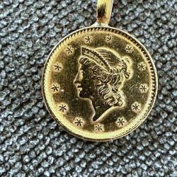 Collier en or massif 18 carat avec pendentif 1 dollars en or 1851