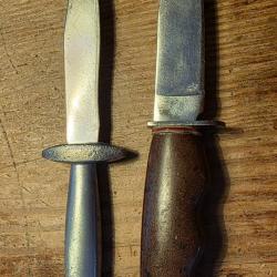 Lot de deux mini poignards lame fixe, l'un tout m&eacute;tal l'autre poign&eacute;e bois