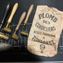Lot ancien collection et rechargement - Dosettes, chargettes poudre et plomb