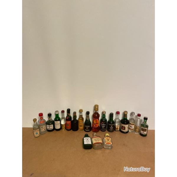 Lot 20 mignonnettes alcool divers vintage