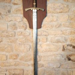 MOYEN AGE Pr&eacute;sentoir mural blason pour &Eacute;p&eacute;e - EBR24PRS002