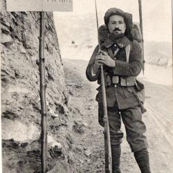 CPA - L' Arm&eacute;e Fran&ccedil;aise -Chasseur Alpin en manoeuvres La Fronti&egrave;re est bien gardeel-N&deg;7132