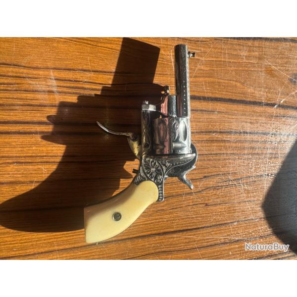 Superbe revolver 5mm � broche fin XIX�me