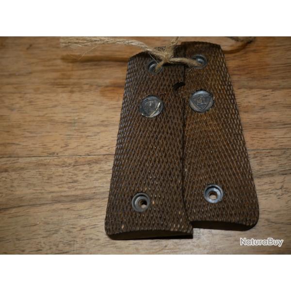 Paire de Plaquettes de Pistolet FLL type 1911 petit format s�rement en 32 ACP