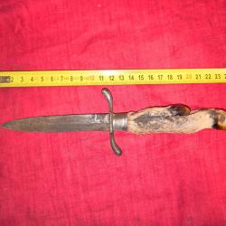 Couteau de combat, poignard, manche en patte de chevreuil, garde en S,