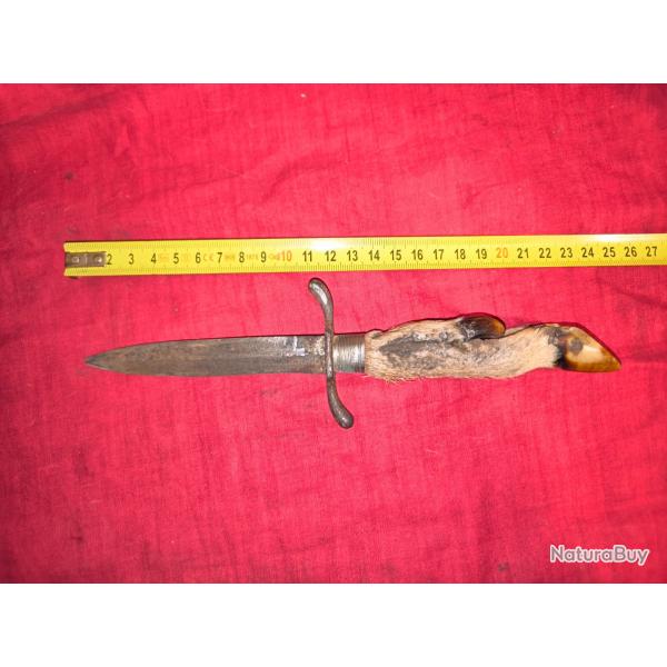 Couteau de combat, poignard, manche en patte de chevreuil, garde en S,