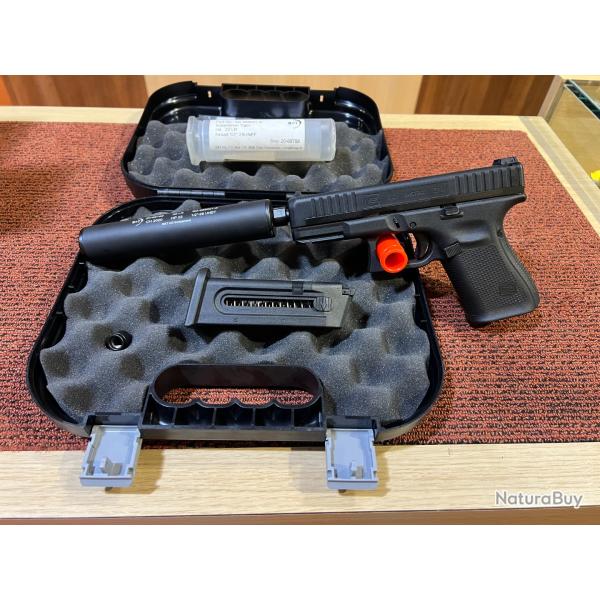 PISTOLET GLOCK 44 FILETE CALIBRE 22 LR + SILENCIEUX B&T - OCCASION