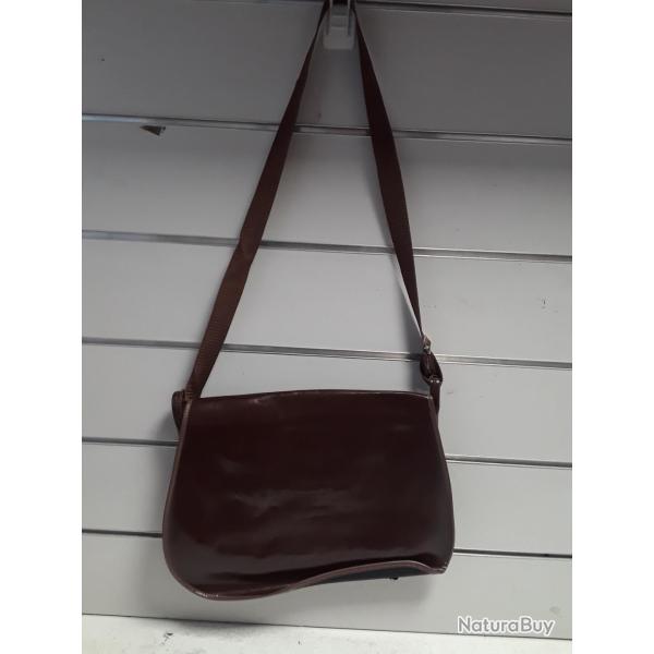 Gibeciere en imitation cuir