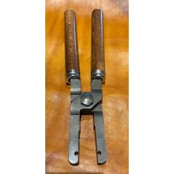 Pince perdersoli pour moules &agrave; balles