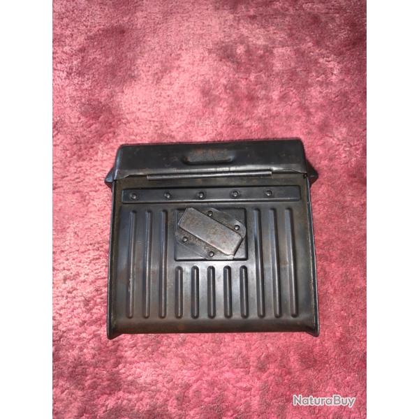 �tui m�tallique porte cartouches de Pzb39 . Excellent etat.