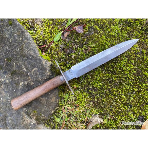 Poignard de tranch�e r�glementaire mod�le 1916. "Le vengeur de 1870".