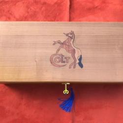 Coffret en Merisier pour pr&eacute;sentation r&eacute;volver Colt