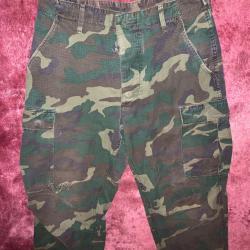 Pantalon Vietnam camouflage ERDL . Excellent etat . Bonne taille.