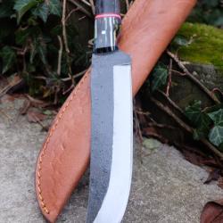 Couteau Trappeur/Gaucho Full Tang Lame Acier Carbon 1075 Manche Plaquettes Bois Etui CUir Artisanat