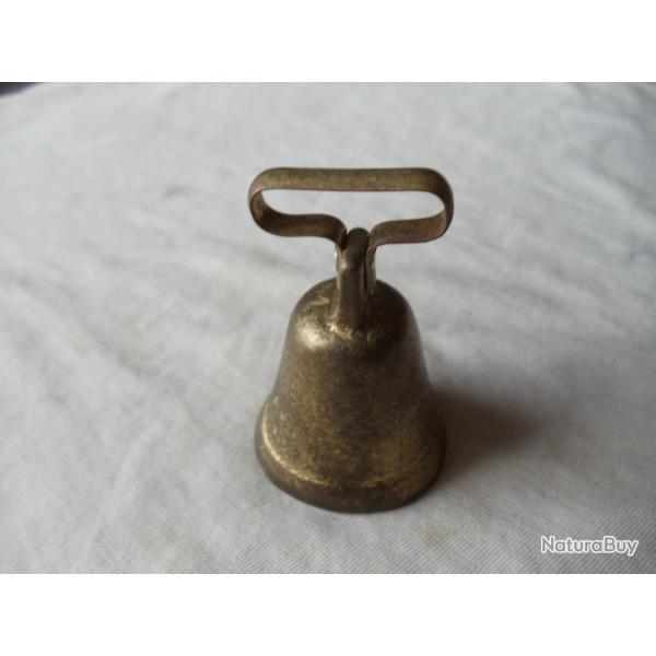 1  Sonnaillon ancien en acier laitonn�.
