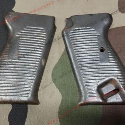 Paire de plaquettes en T&ocirc;le pour Pistolet P38  fin de guerre