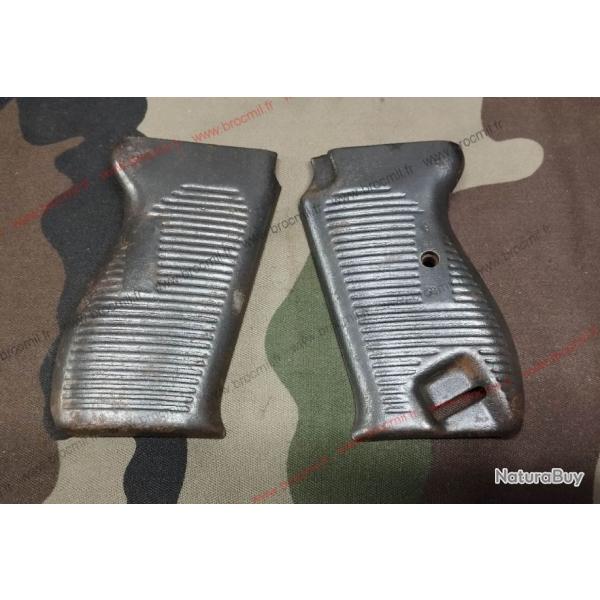 Paire de plaquettes en T�le pour Pistolet P38  fin de guerre