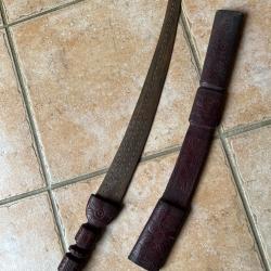 Poignard Nord-africain avec fourreau sculpt&eacute;