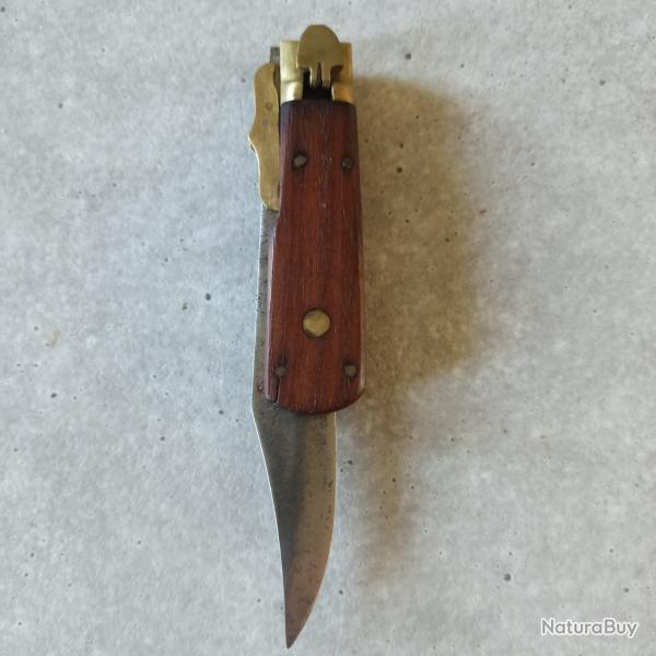 Couteau � ouverture assist�e, grande lame sans marquage, poign�e bois