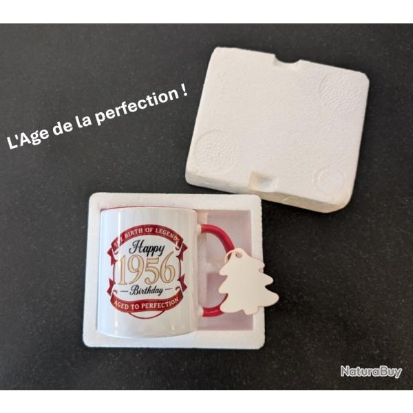 MUG VINTAGE 1956 POUR MARQUER L'ANNIVERSAIRE 1956-2026 = 70 ANS CETTE ANNEE ! UNIQUE EXEMPLAIRE