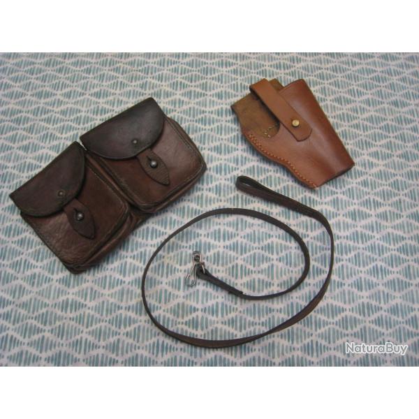 un porte chargeurs en cuir , un holster en cuir  et 1 dragonne cuir fauve