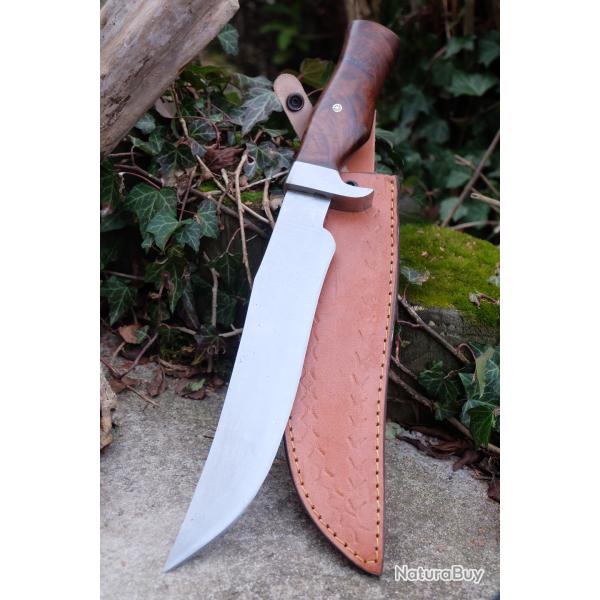 Gros Poignard de Chasse Survie Lame Acier Carbone 1055 Manche Bois Acier Etui Cuir Fabric Artisanale