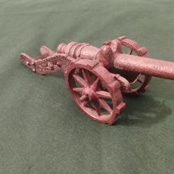 Canon miniature de style Louis XIV enti&egrave;rement en laiton