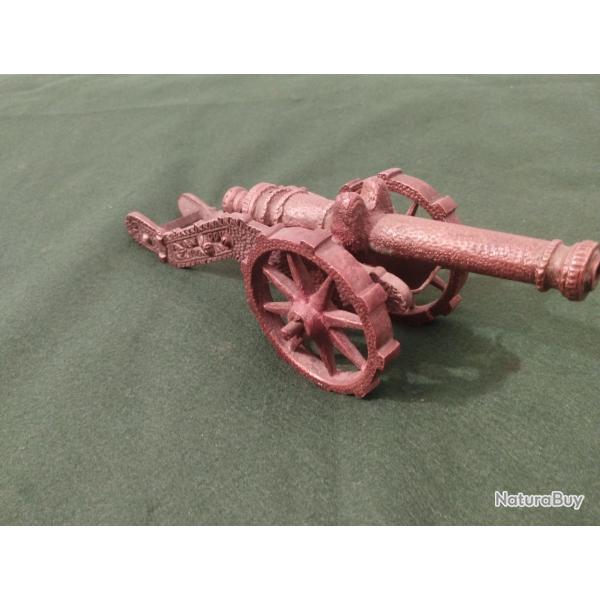 Canon miniature de style Louis XIV enti�rement en laiton