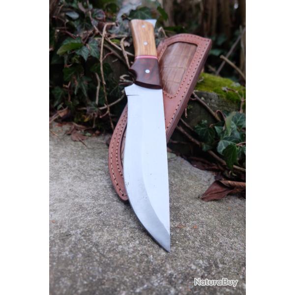 Couteau de Chasse Survie Buschraft Lame Carbone 1055 Manche Bois Etui Cuir Fabrication Artisanale 01