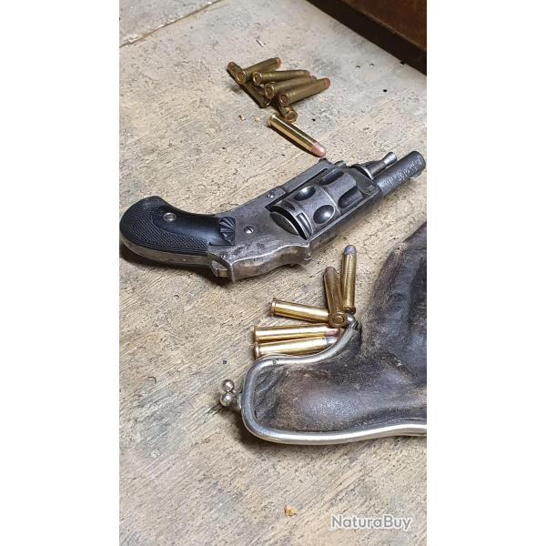 Revolver Velodog Bulldog 6mm Hammerless sans chien apparent avec s�curit� et son holster d'�poque BE
